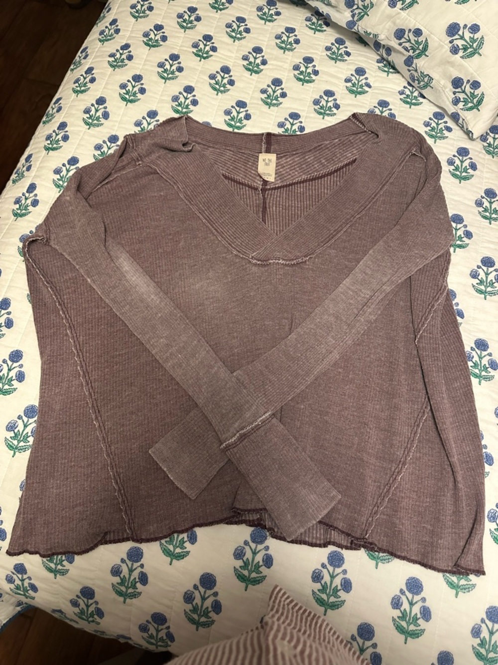 We The Free Mauve Ribbed V‑Neck Long Sleeve Tunic